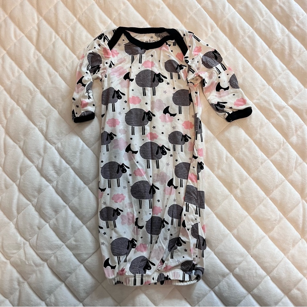 Bestaroo sheep sleep gown pajamas with built in mittens baby size 0-3 months
